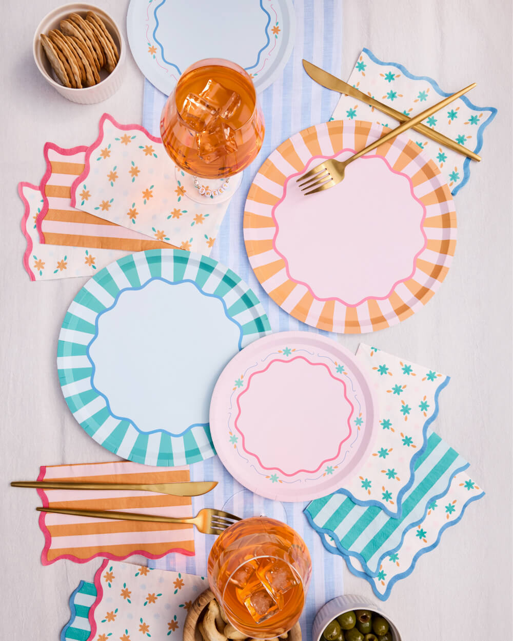 Italian Summer Trio - 32 plates, 24 napkins + 2 vases