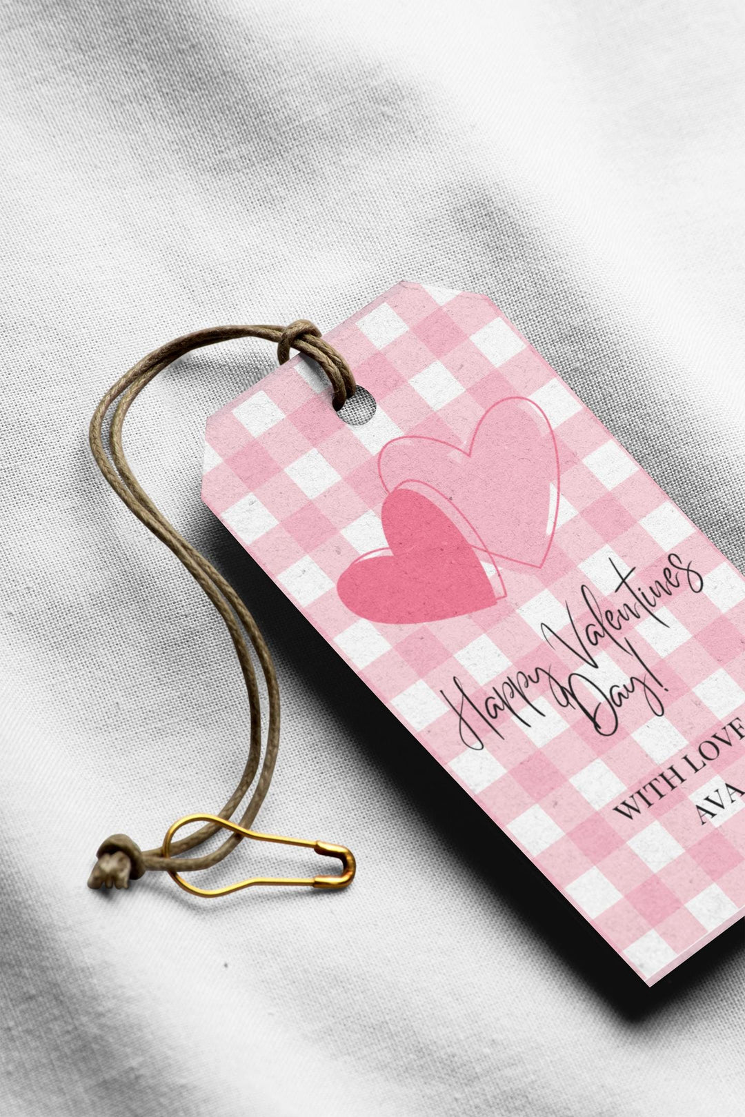 Personalized Pink Gingham Valentine&#39;s Day Gift Tags! Featuring a sweet pink gingham pattern and heart design, these tags are perfect for both kids and adults.